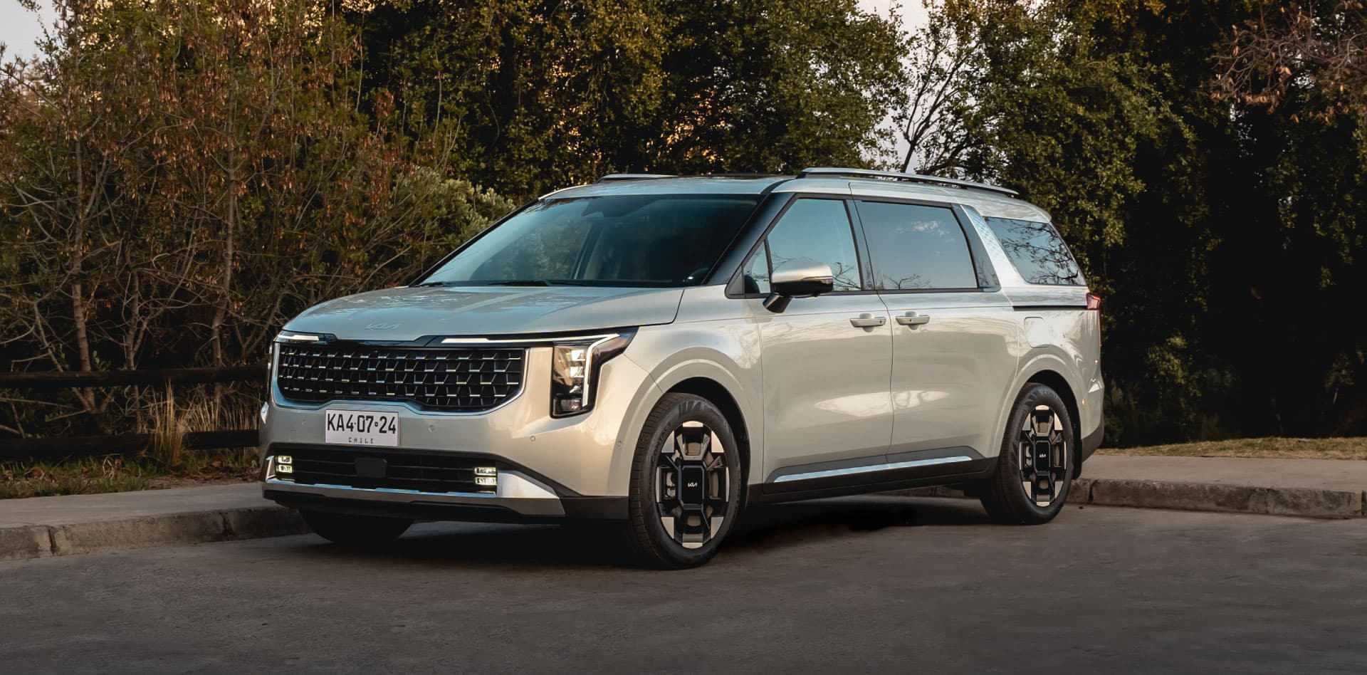 Kia Carnival - miniatura 2